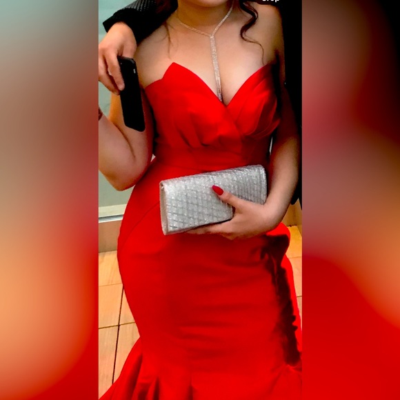 Beautiful Red Statement Dress - Picture 4 of 4